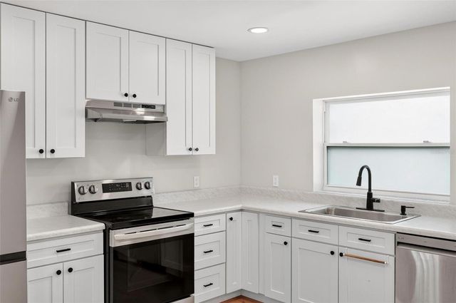 1099 GROVE AVENUE, Mount Dora, FL 32757