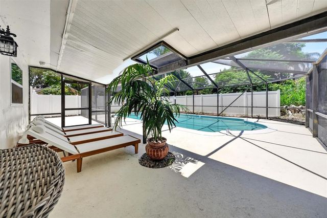 1099 GROVE AVENUE, Mount Dora, FL 32757