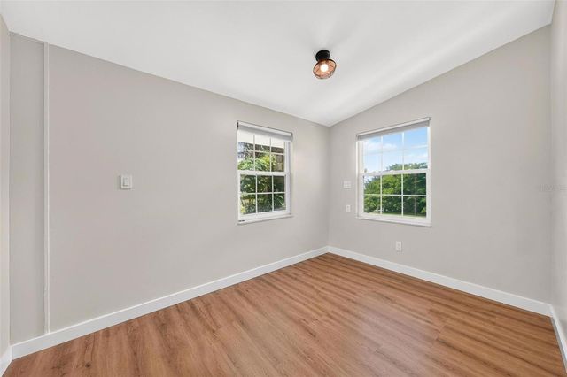 1099 GROVE AVENUE, Mount Dora, FL 32757