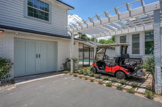 1099 GROVE AVENUE, Mount Dora, FL 32757