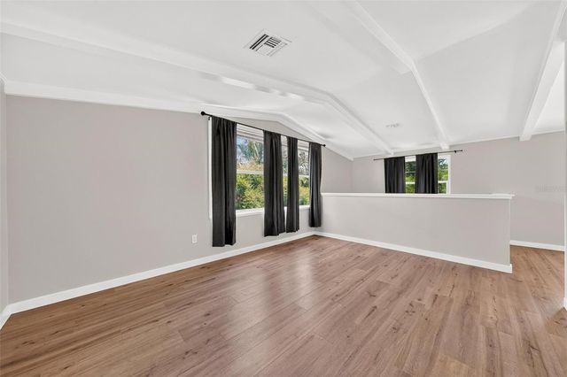1099 GROVE AVENUE, Mount Dora, FL 32757