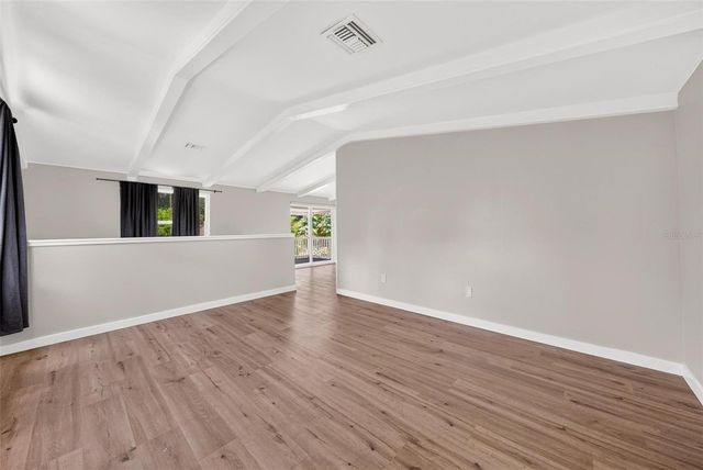 1099 GROVE AVENUE, Mount Dora, FL 32757