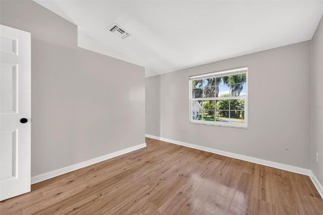 1099 GROVE AVENUE, Mount Dora, FL 32757