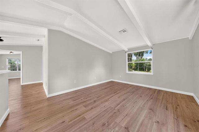 1099 GROVE AVENUE, Mount Dora, FL 32757