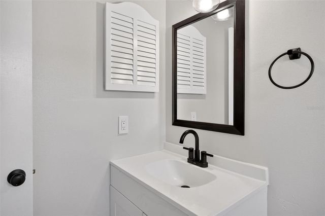 1099 GROVE AVENUE, Mount Dora, FL 32757
