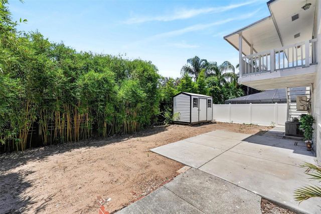 1099 GROVE AVENUE, Mount Dora, FL 32757