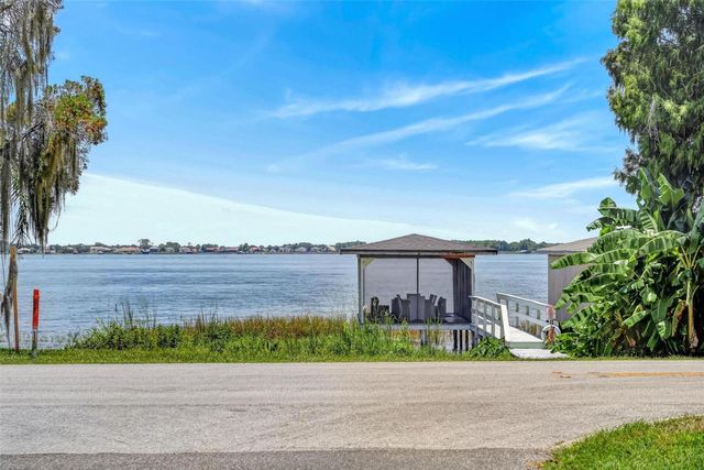 1099 GROVE AVENUE, Mount Dora, FL 32757