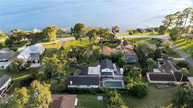 1099 GROVE AVENUE, Mount Dora, FL 32757