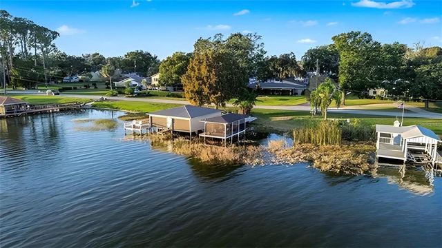1099 GROVE AVENUE, Mount Dora, FL 32757