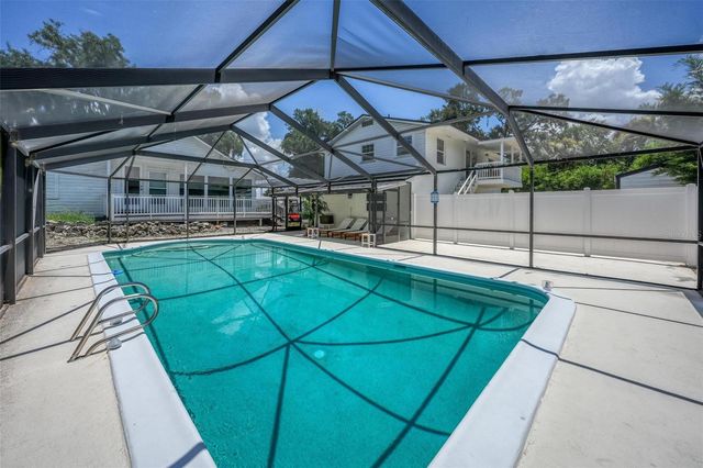 1099 GROVE AVENUE, Mount Dora, FL 32757