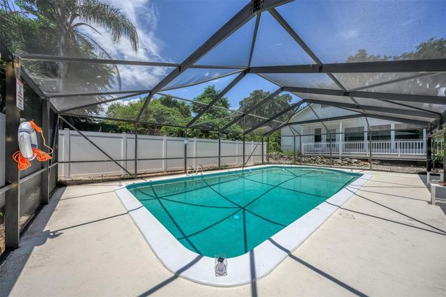 1099 GROVE AVENUE, Mount Dora, FL 32757