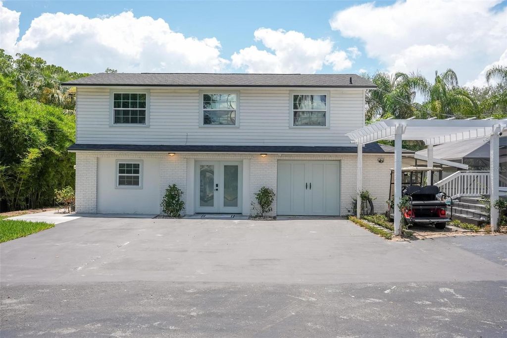 1099 GROVE AVENUE, Mount Dora, FL 32757