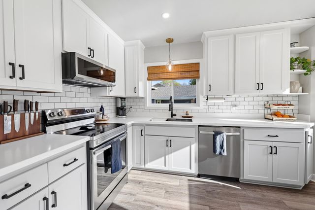 17698 S Shore Lane W, Eden Prairie, MN 55346