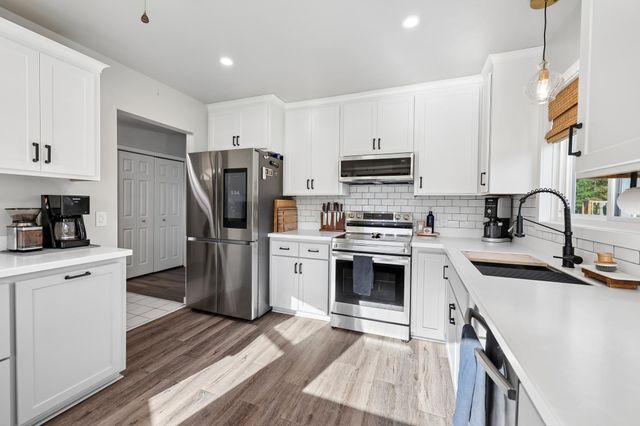 17698 S Shore Lane W, Eden Prairie, MN 55346