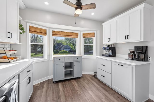 17698 S Shore Lane W, Eden Prairie, MN 55346