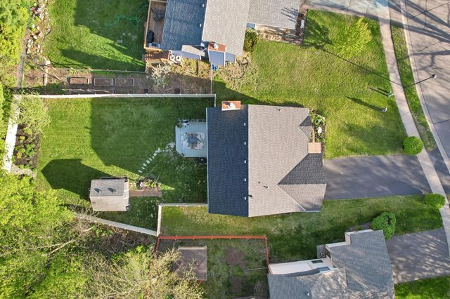 17698 S Shore Lane W, Eden Prairie, MN 55346