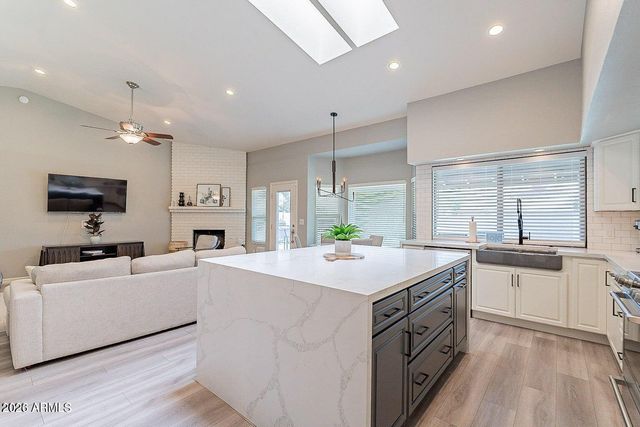 5879 E LE MARCHE Avenue, Scottsdale, AZ 85254