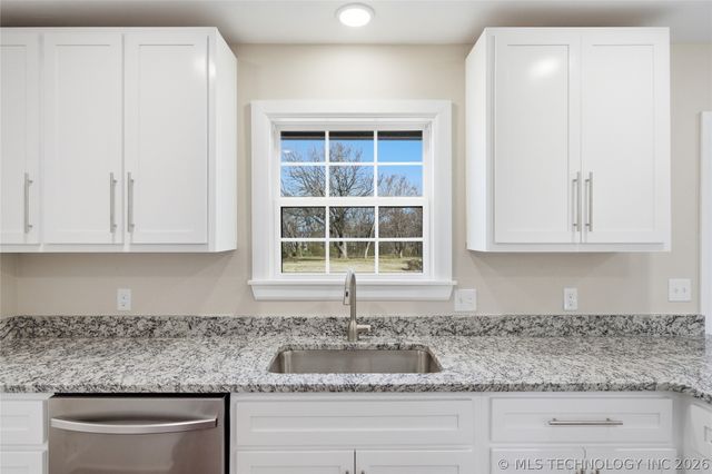 11919 E Southern Hills Road, Claremore, OK 74019