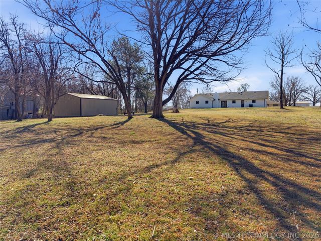 11919 E Southern Hills Road, Claremore, OK 74019