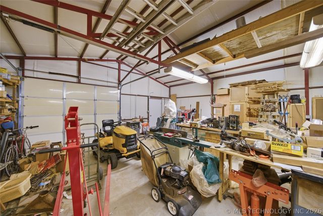 11919 E Southern Hills Road, Claremore, OK 74019