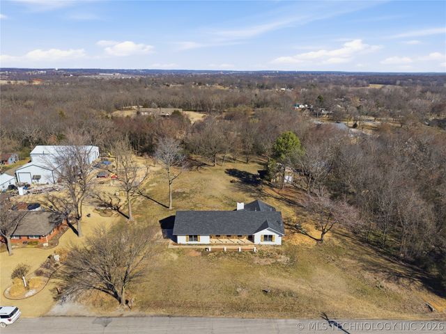 11919 E Southern Hills Road, Claremore, OK 74019