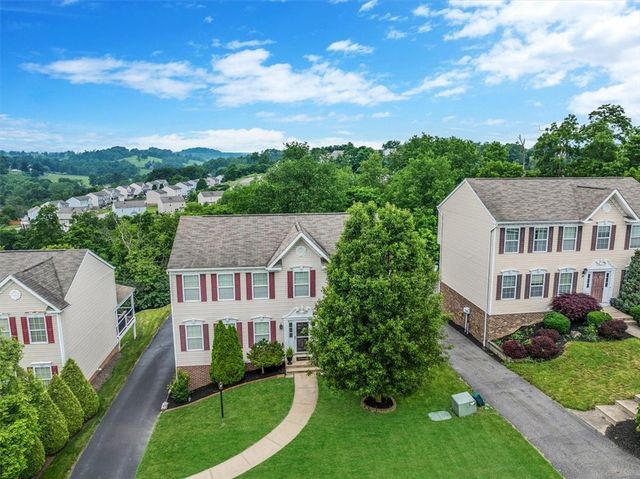 520 Panorama Dr, Cecil, PA 15317