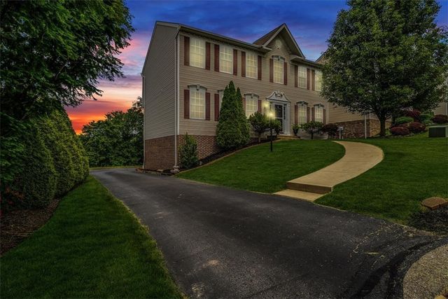 520 Panorama Dr, Cecil, PA 15317