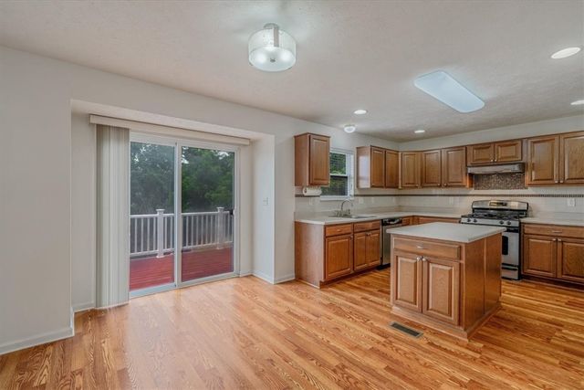 520 Panorama Dr, Cecil, PA 15317