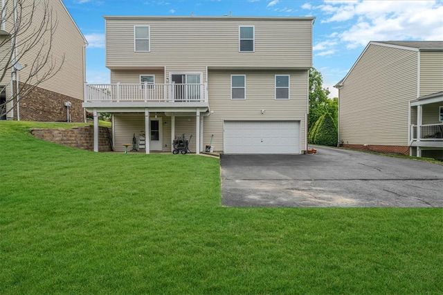 520 Panorama Dr, Cecil, PA 15317