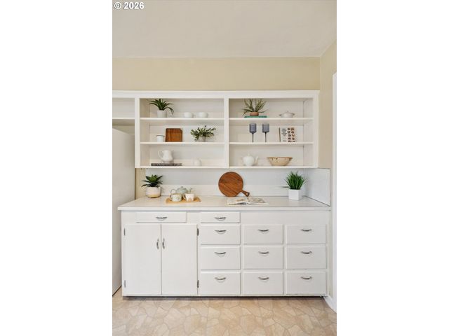 8524 N SAINT JOHNS Ave, Portland, OR 97203