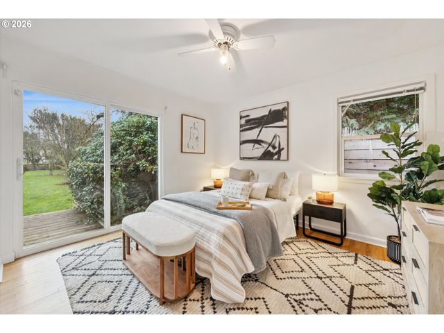 8524 N SAINT JOHNS Ave, Portland, OR 97203