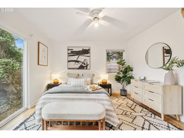 8524 N SAINT JOHNS Ave, Portland, OR 97203