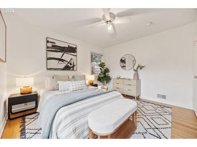 8524 N SAINT JOHNS Ave, Portland, OR 97203