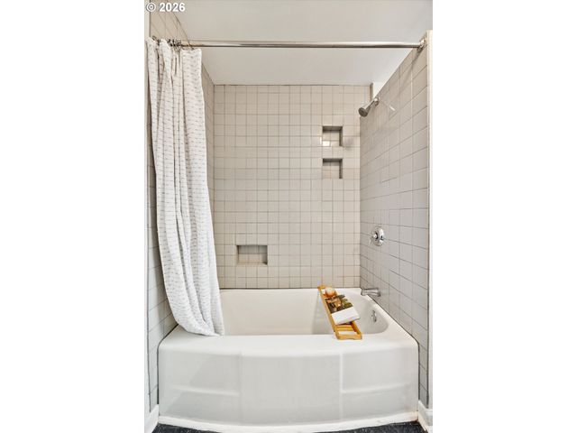 8524 N SAINT JOHNS Ave, Portland, OR 97203