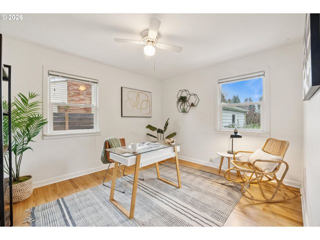 8524 N SAINT JOHNS Ave, Portland, OR 97203