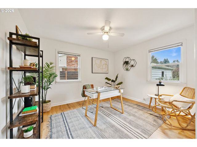 8524 N SAINT JOHNS Ave, Portland, OR 97203