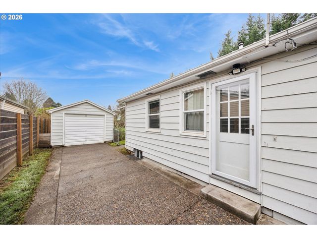 8524 N SAINT JOHNS Ave, Portland, OR 97203