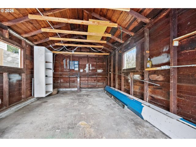 8524 N SAINT JOHNS Ave, Portland, OR 97203