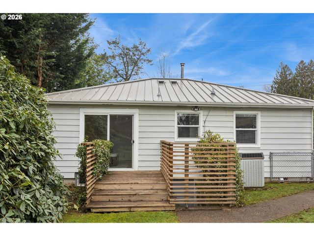 8524 N SAINT JOHNS Ave, Portland, OR 97203