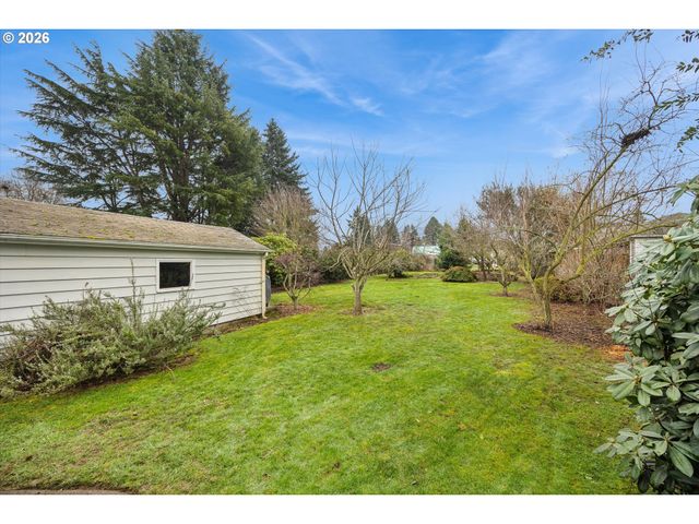 8524 N SAINT JOHNS Ave, Portland, OR 97203