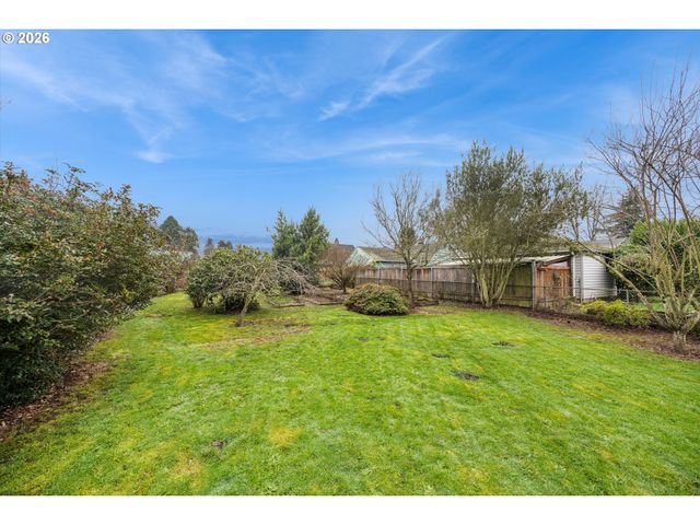 8524 N SAINT JOHNS Ave, Portland, OR 97203