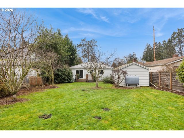 8524 N SAINT JOHNS Ave, Portland, OR 97203