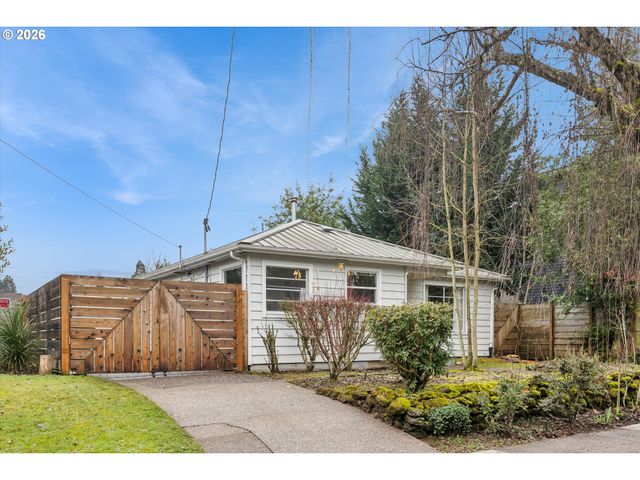 8524 N SAINT JOHNS Ave, Portland, OR 97203