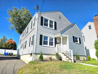 387 Quaker Lane South, West Hartford, CT 06119