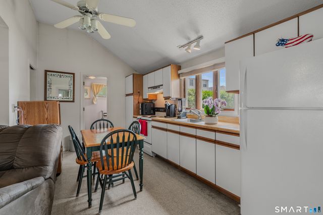 8 Swan Avenue, Old Lyme, CT 06371