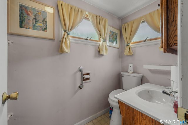 8 Swan Avenue, Old Lyme, CT 06371