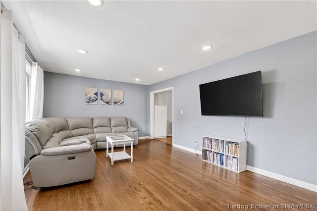 15 Robin Road, New Albany, IN 47150