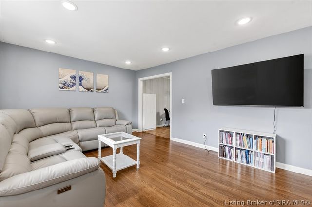 15 Robin Road, New Albany, IN 47150