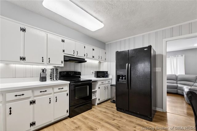 15 Robin Road, New Albany, IN 47150