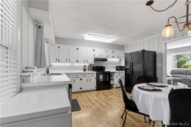 15 Robin Road, New Albany, IN 47150